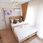 Two Bedroom King Deluxe Is9 *