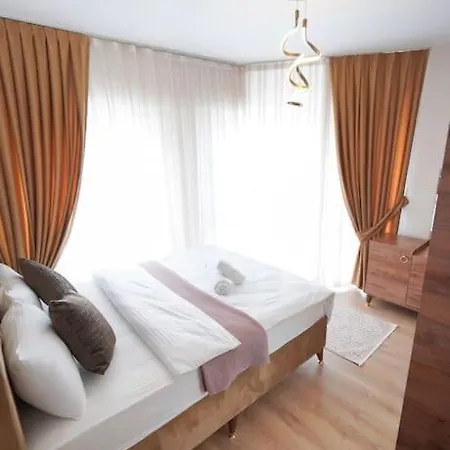 Two Bedroom King Deluxe Is9 *