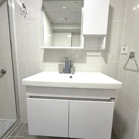 Two Bedroom King Deluxe Is9 *
